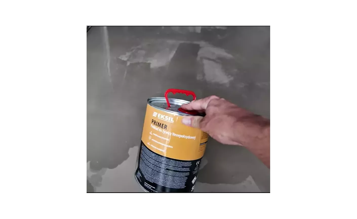 Nowa posadzka w garażu blaszanym - żywica Neoepoksyd Eksil